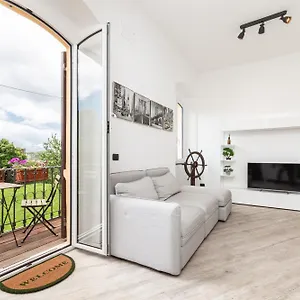 Spacious 3-bedroom - 10 Min To Center & 5 Min To Gaslini Hospital Appartamento